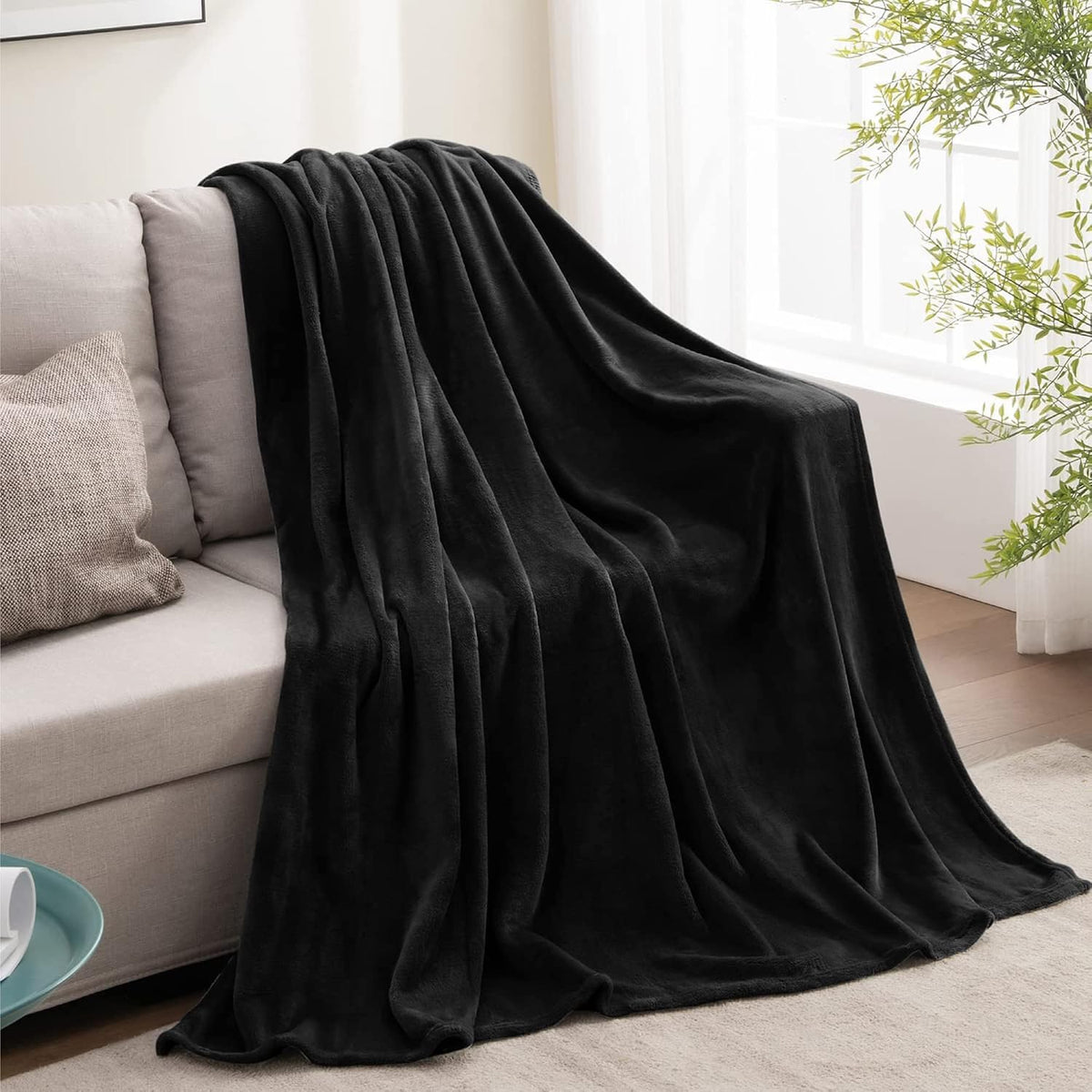 BEDELITE Soft Fleece Throw – Reading Nook and Sofa Decor Piece with Brushed Double-Side Comfort