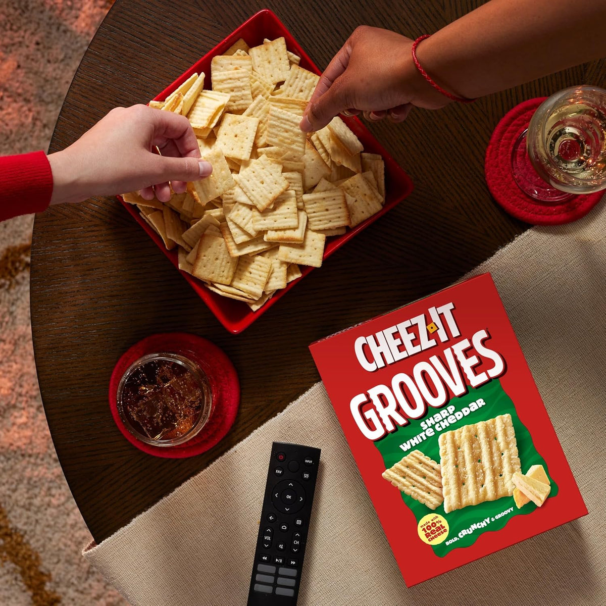 Cheez-It Grooves Crunchy Cheese Crackers – Kid-Friendly Sharp White Cheddar Snack for Lunchboxes, Playdates, and Road Trips, 3.25oz Multipack