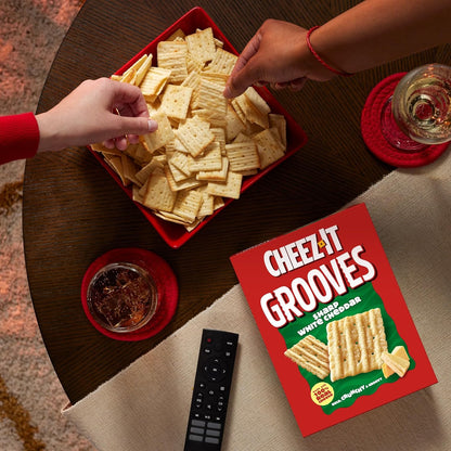 Cheez-It Grooves Crunchy Cheese Crackers – Kid-Friendly Sharp White Cheddar Snack for Lunchboxes, Playdates, and Road Trips, 3.25oz Multipack
