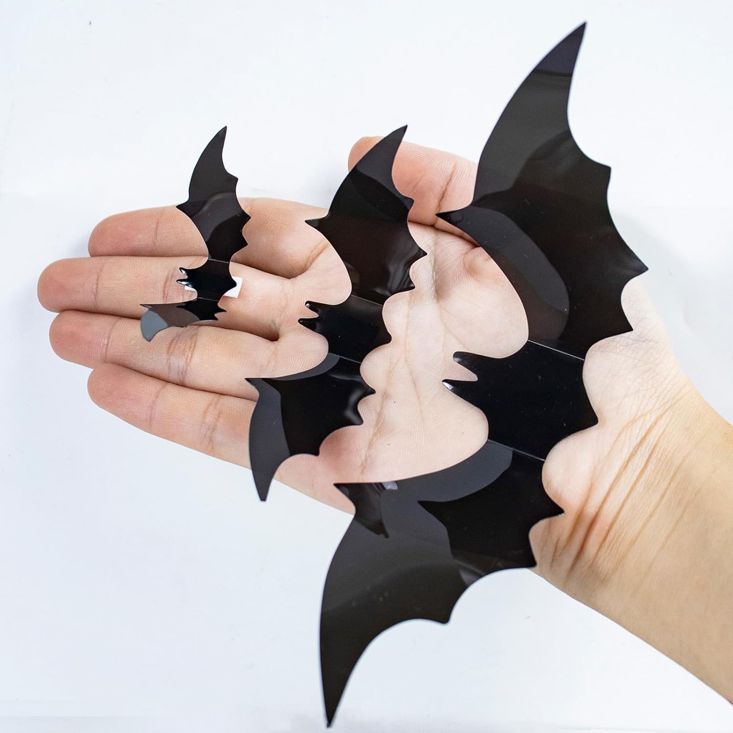 Elegantly Halloween 152 Pcs 3D Black Bat Decor – Realistic Flapping Wing Wall Art for Living Room Accent Walls and Bedroom Aesthetic, Waterproof Spooky Home Decor