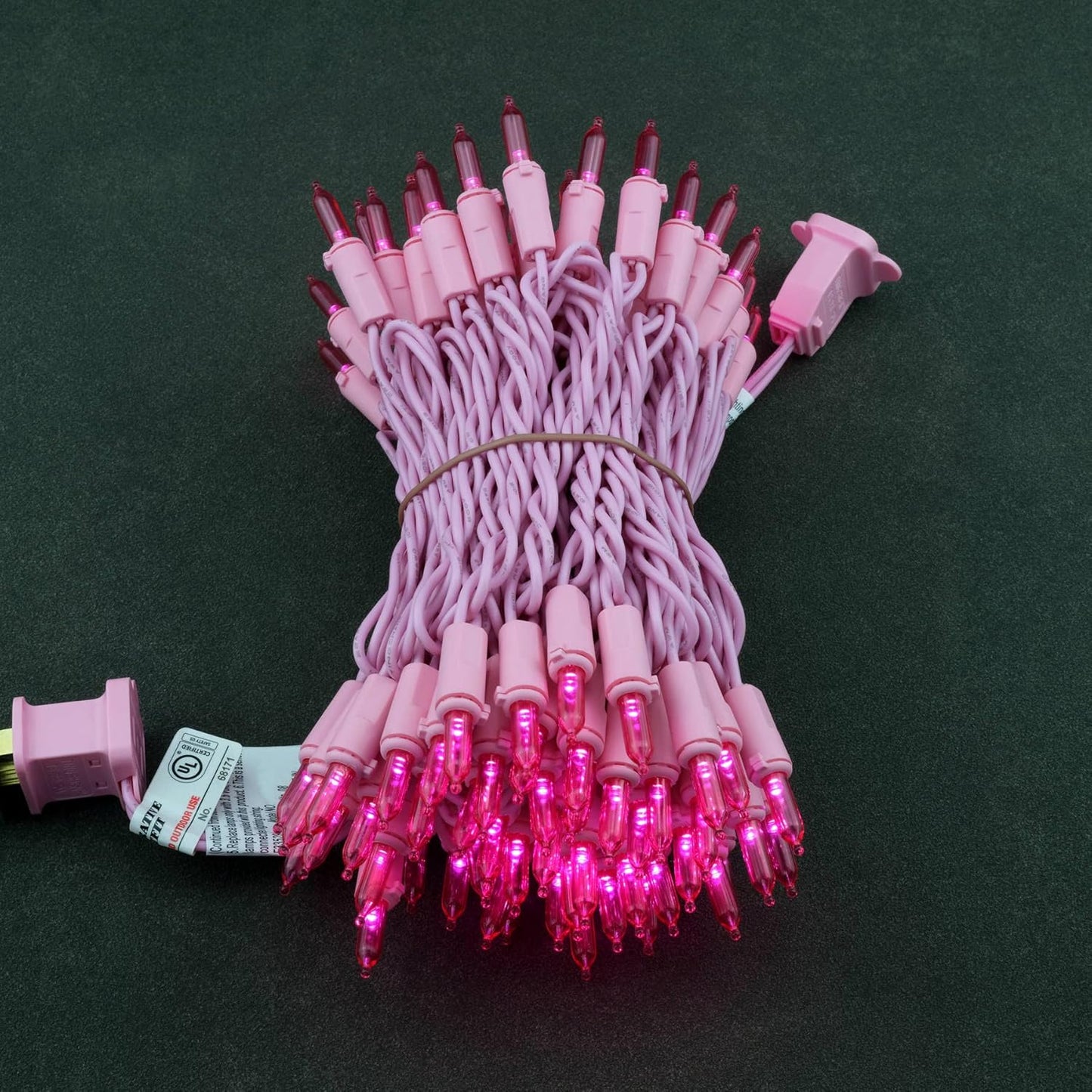 end-to-end linkable male/female plugs supporting up to 45 strands on one outlet