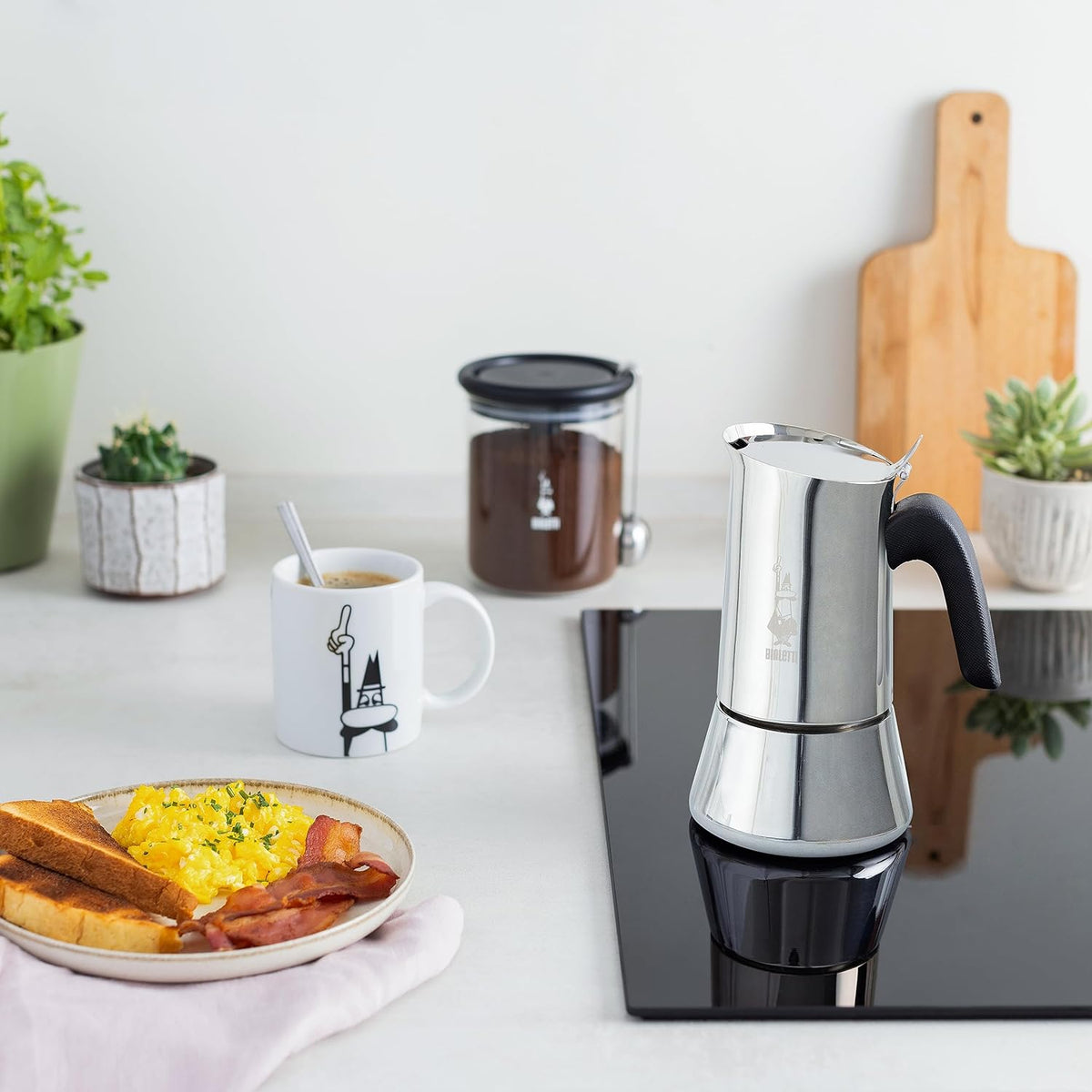 ergonomic heat-resistant handle with contoured grip for safe pouring