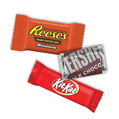 HERSHEY'S Assorted Chocolate Halloween Candy Bulk Variety Pack – All-Weather Candy Assortment for Patio Parties and Block Events