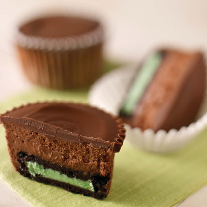 OREO Mint Creme Chocolate Sandwich Cookies Party Size 24.95 oz – Ready-to-Gift Sweet Treat for Cookie Lovers
